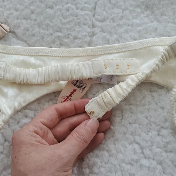 Victoria's Secret Beige/Cream Garter Belt Bundle - Picture 8 of 17